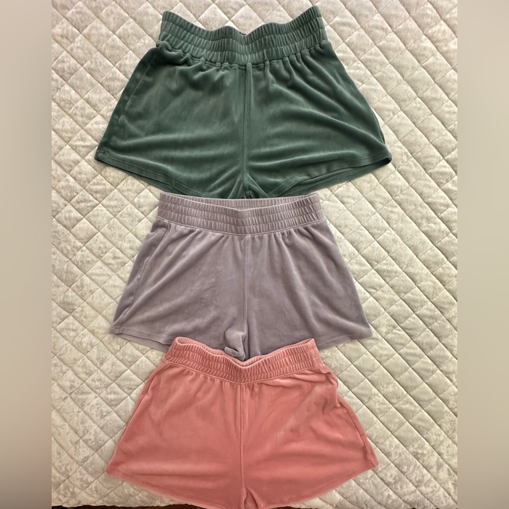 3 pairs high-rise velvet shorts